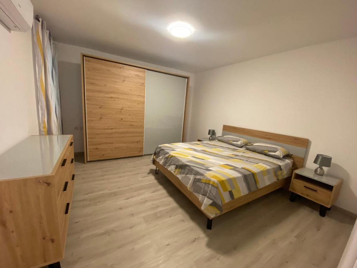 Modern Apartment With Large Outdoor Area - Sleeps 7, Close To Malta International Airport Luqa Ngoại thất bức ảnh