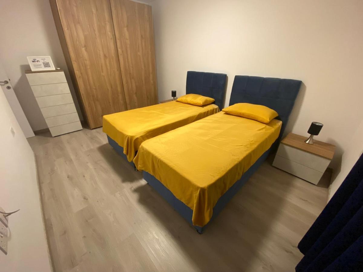 Modern Apartment With Large Outdoor Area - Sleeps 7, Close To Malta International Airport Luqa Ngoại thất bức ảnh